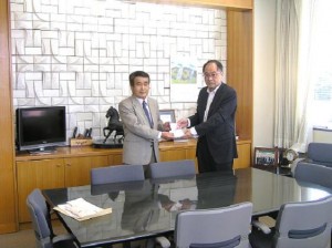 渡邊会長より岩手大学学長へ